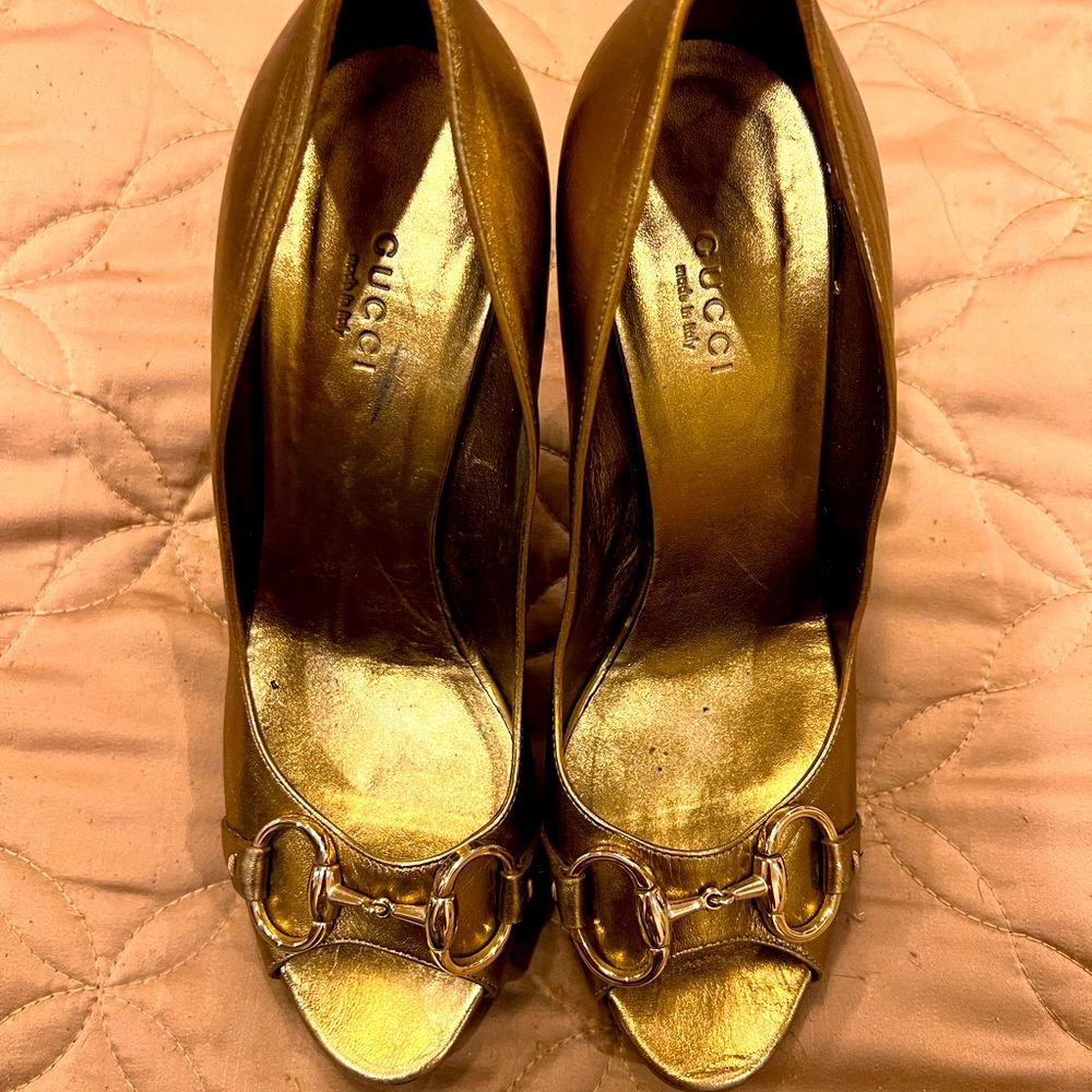 Gucci golden high heels ⭐️